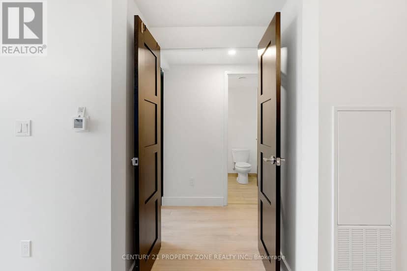 2429 - 145 Columbia Street W — photo 19 of 26
