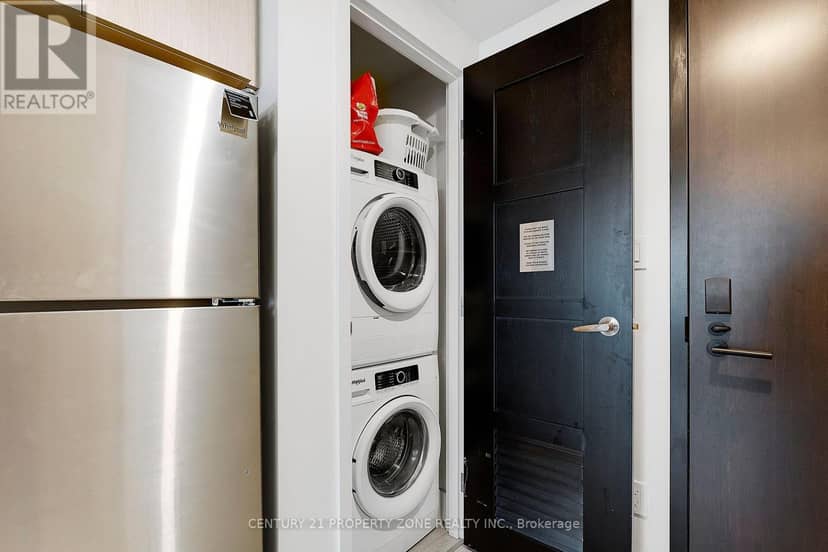 2429 - 145 Columbia Street W — photo 25 of 26