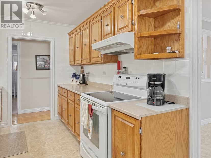 16 Spencer Road — photo 10 of 29