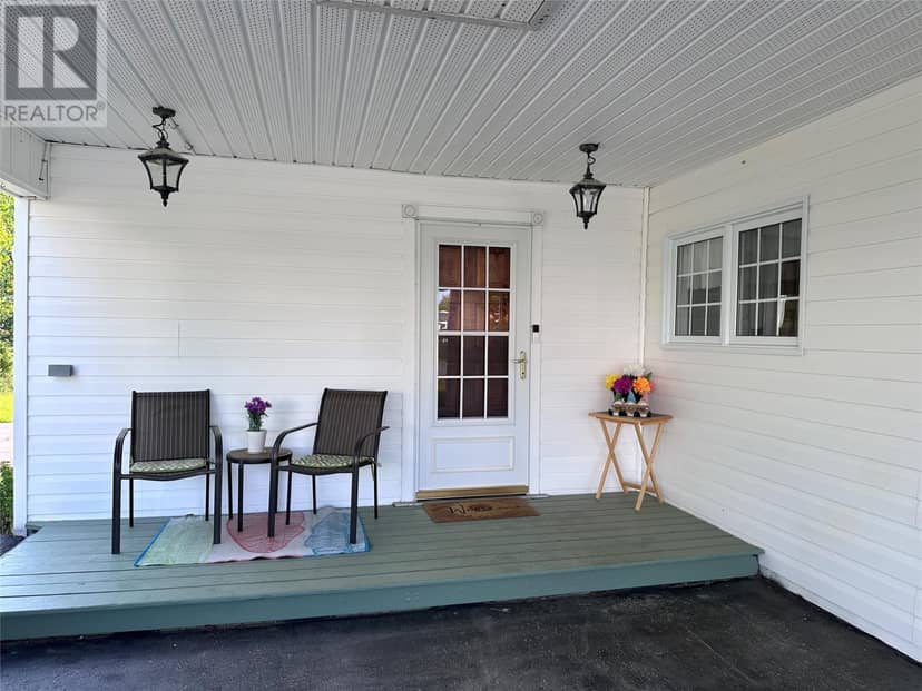 16 Spencer Road — photo 3 of 29