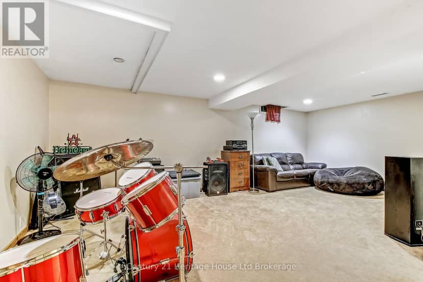 84 Anderson Street — photo 13 of 21