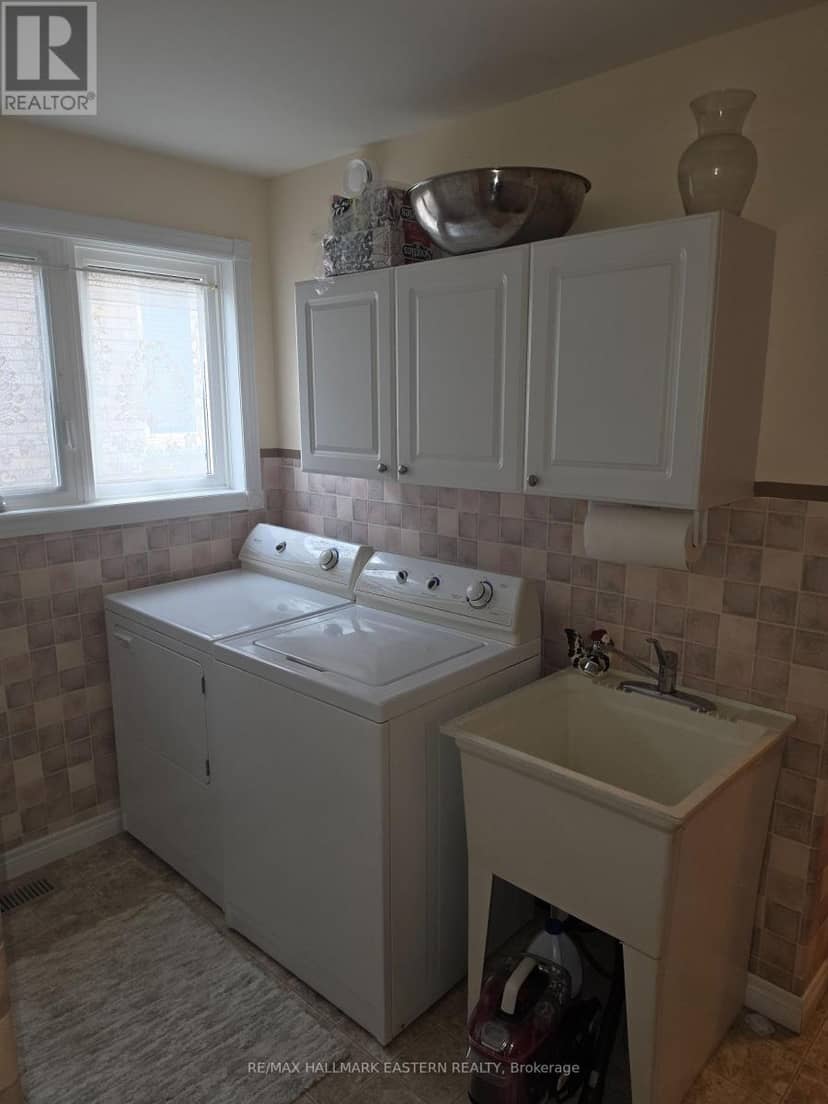 990 Silverdale Road — photo 10 of 26