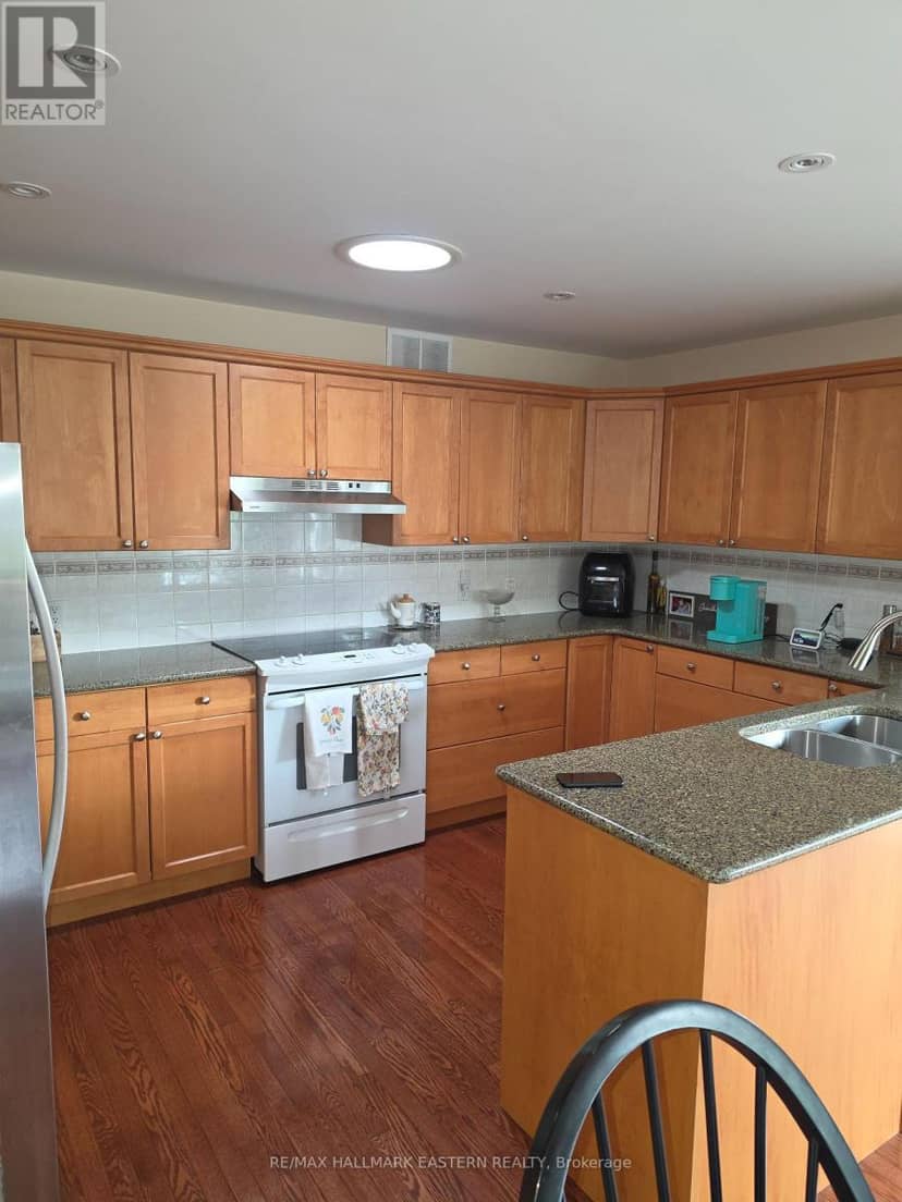 990 Silverdale Road — photo 7 of 26