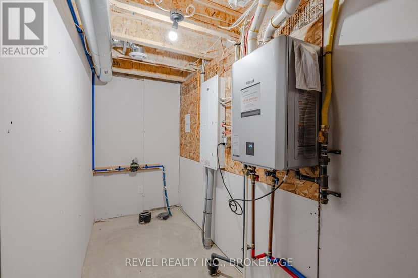1075 Barrow Avenue — photo 33 of 37