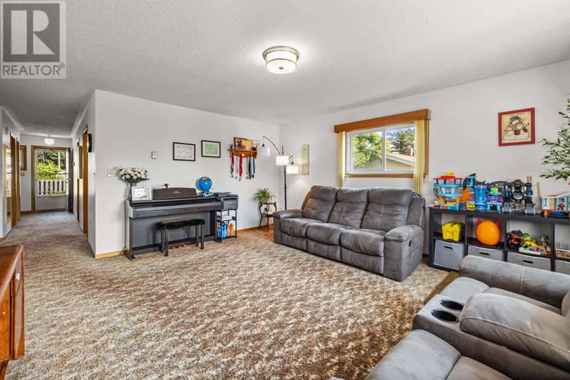 21 KIRKWOOD Drive — photo 12 of 37