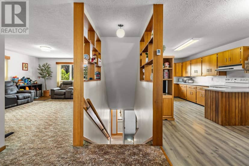 21 KIRKWOOD Drive — photo 4 of 37