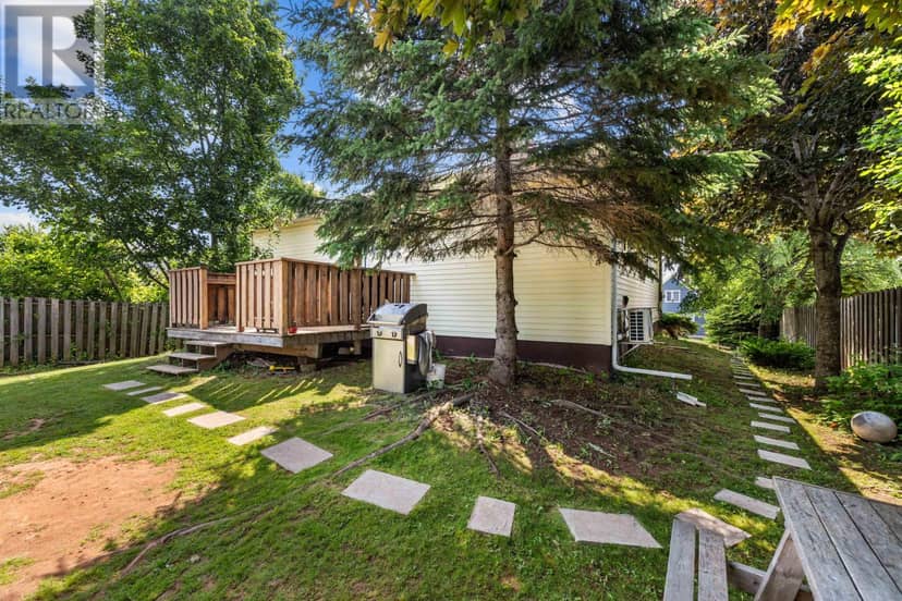 21 KIRKWOOD Drive — photo 22 of 37