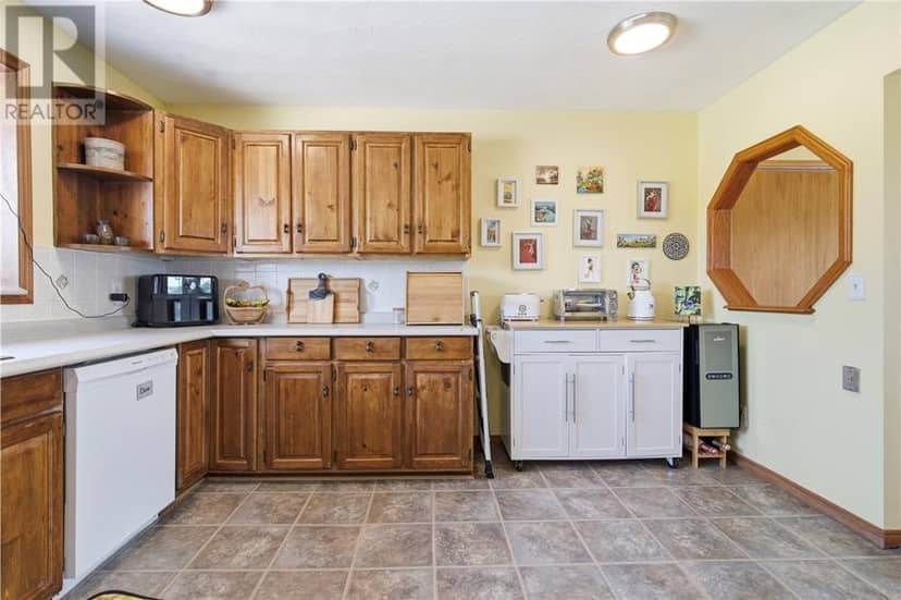 241 Woodward Avenue — photo 11 of 40