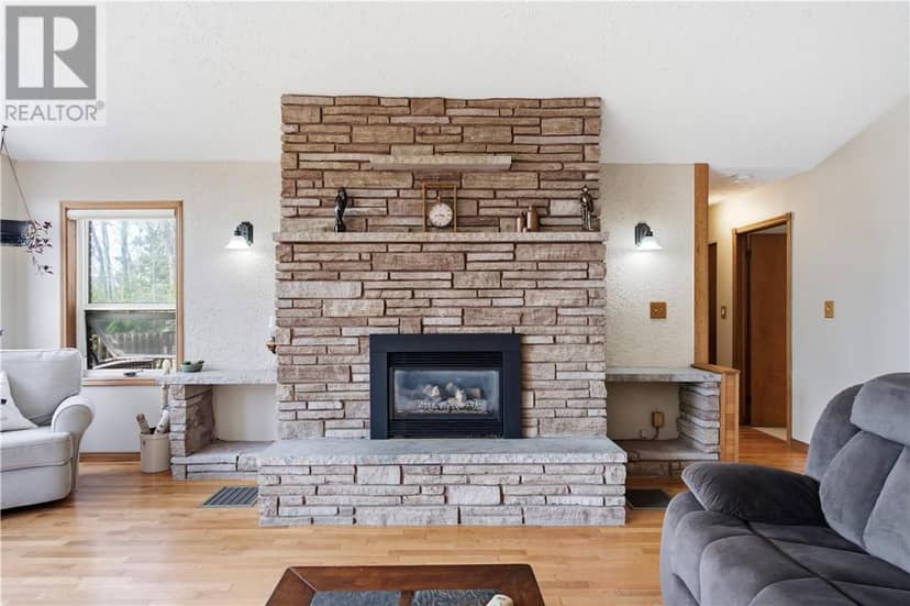 241 Woodward Avenue, Blind River, photo 8