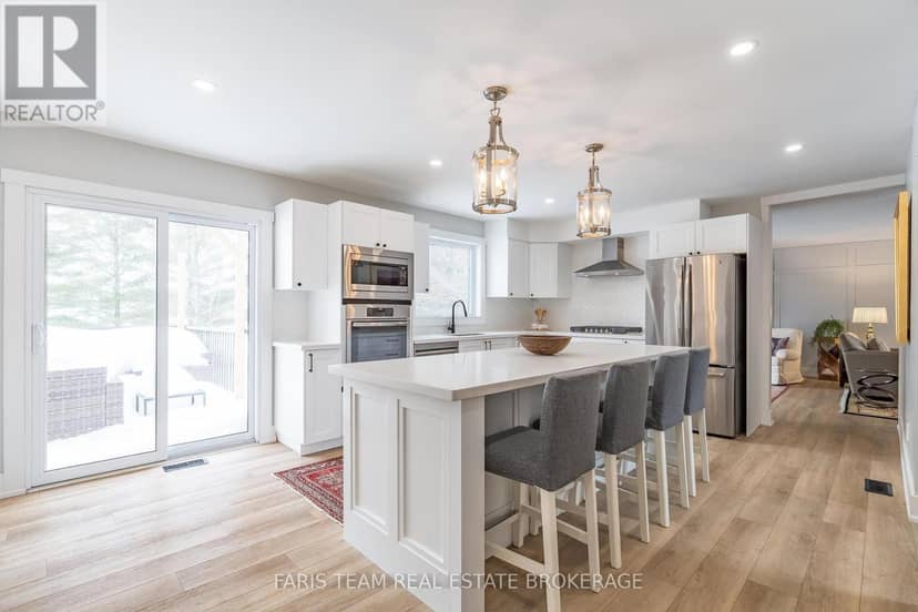 3 Matthew Court — photo 4 of 40