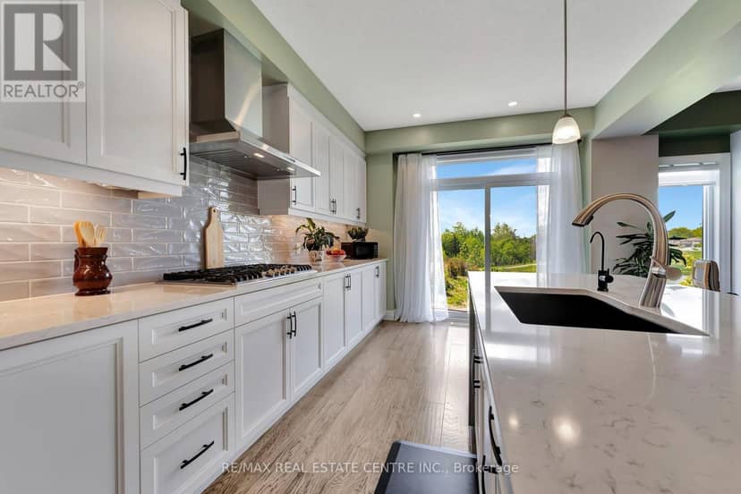 6 - 32 Faith Street — photo 14 of 38