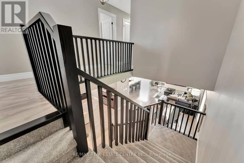 6 - 32 Faith Street — photo 18 of 38