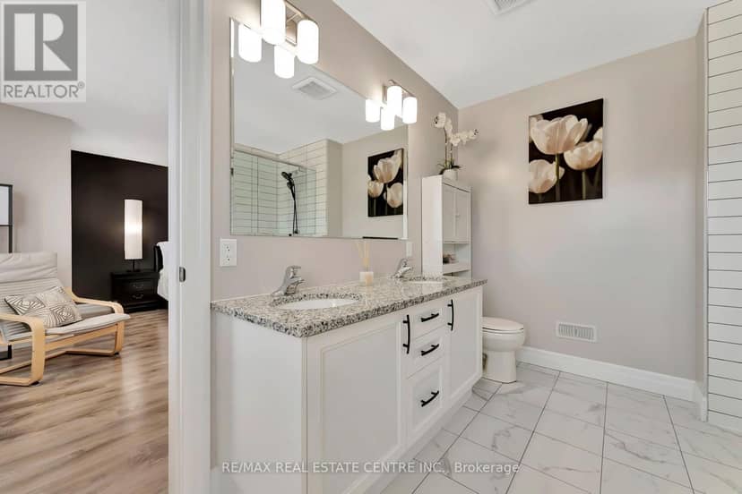 6 - 32 Faith Street — photo 22 of 38