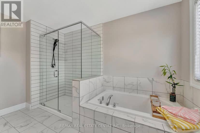 6 - 32 Faith Street — photo 23 of 38