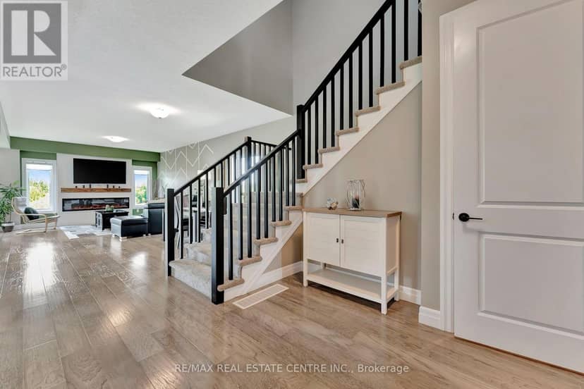 6 - 32 Faith Street — photo 5 of 38