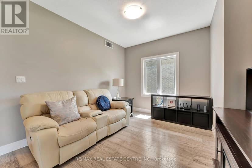 6 - 32 Faith Street — photo 7 of 38