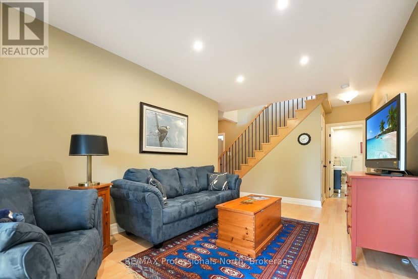 1311 Wonderland Road — photo 31 of 40