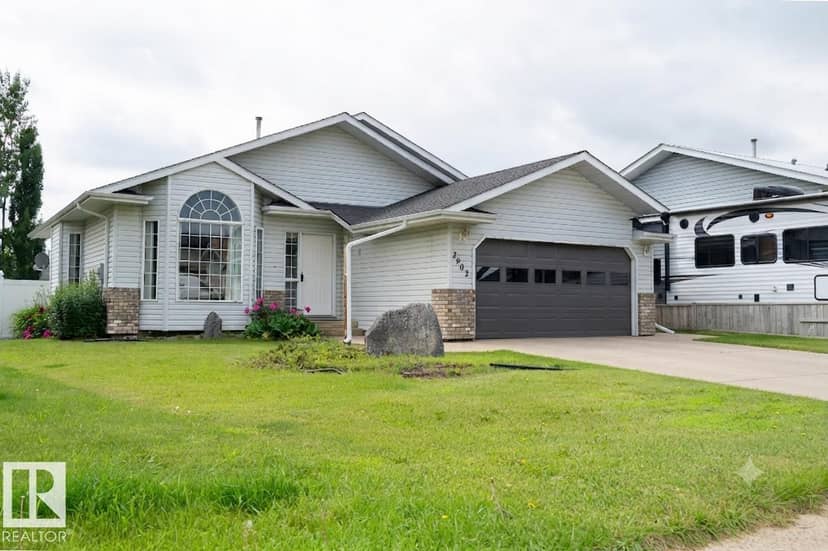 2902 Cornwall Dr, Athabasca Town, photo 2
