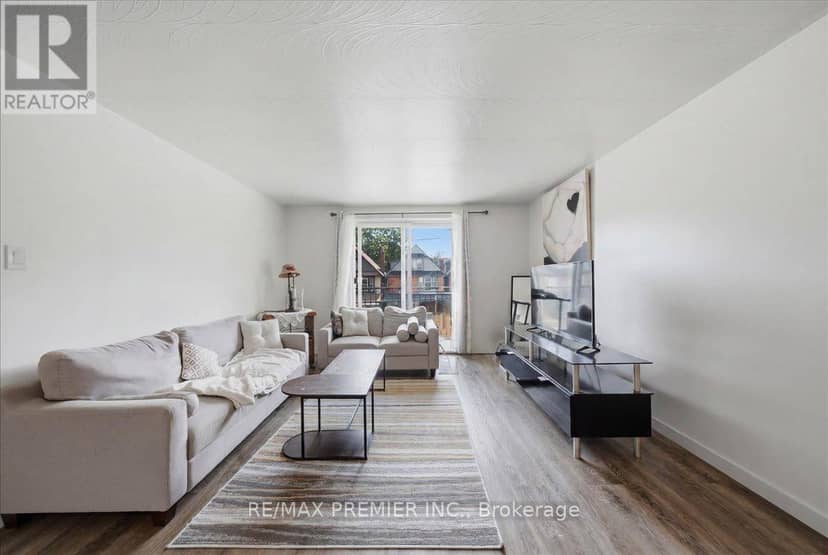 214 Wentworth Street S — photo 12 of 27