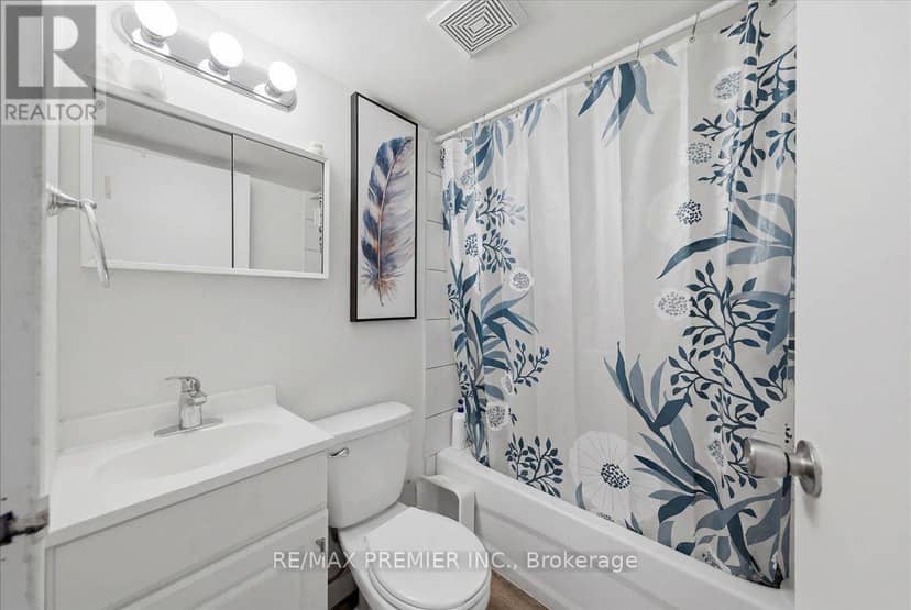 214 Wentworth Street S — photo 13 of 28