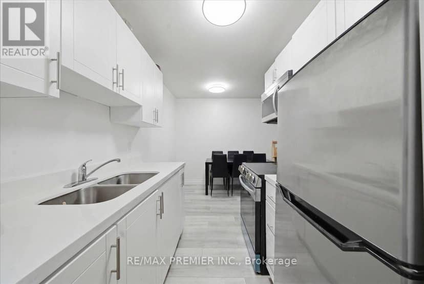 214 Wentworth Street S — photo 16 of 28
