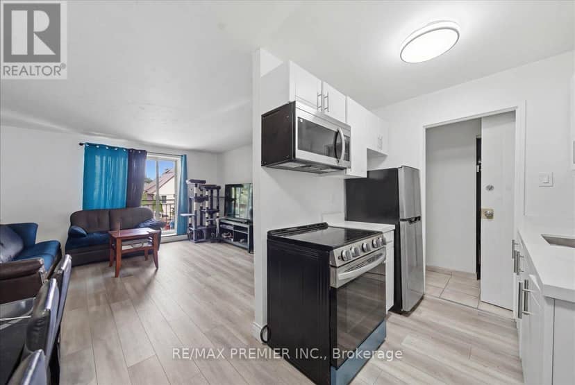 214 Wentworth Street S — photo 17 of 28