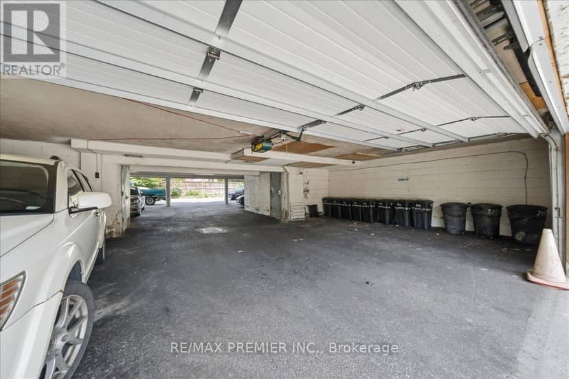 214 Wentworth Street S — photo 24 of 28