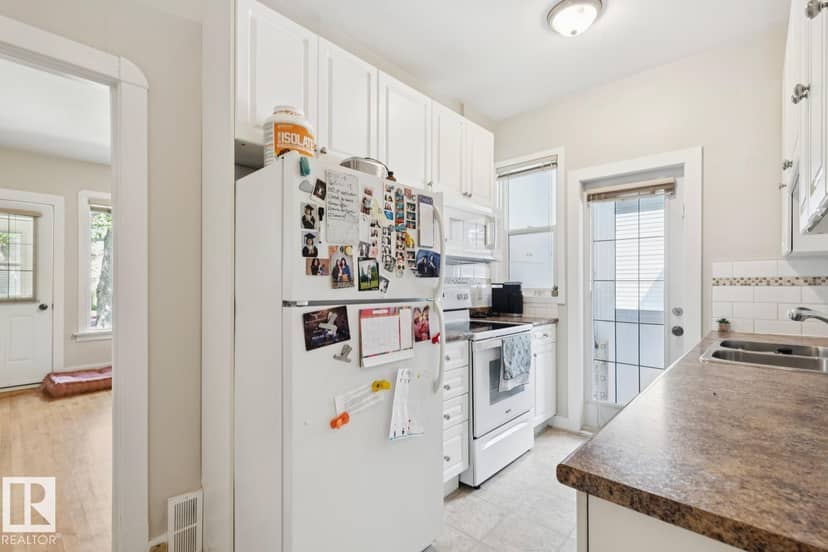 11229 99 AV NW — photo 11 of 33