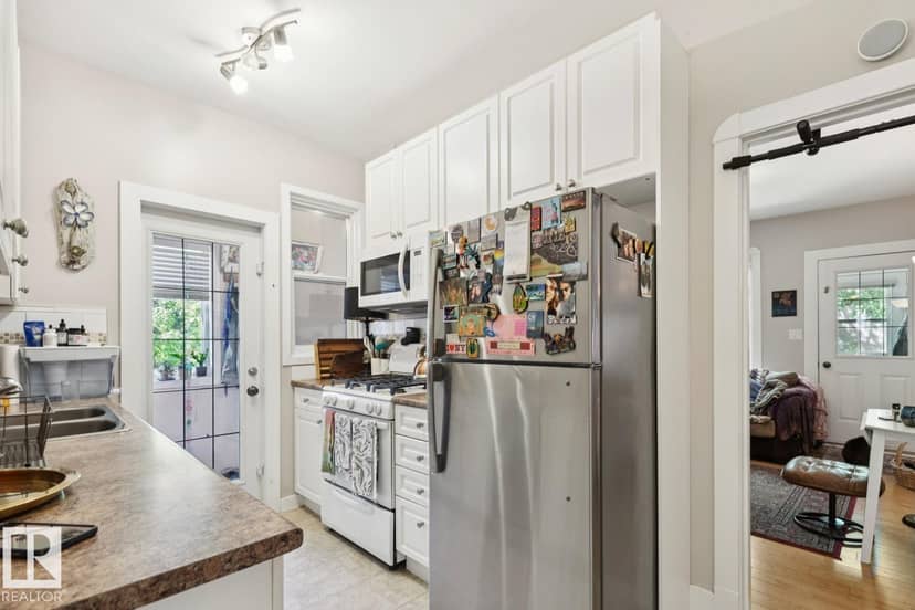 11229 99 AV NW — photo 15 of 33