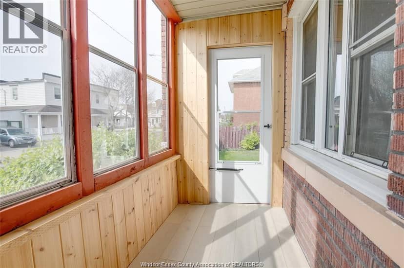 1238-1240 Niagara Street — photo 23 of 25