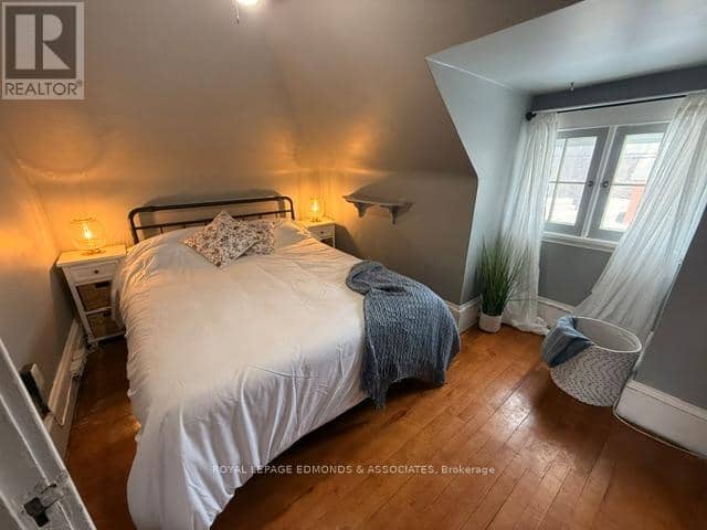 1028 Pembroke Street E — photo 10 of 13