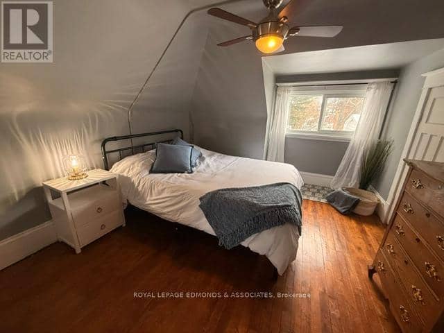 1028 Pembroke Street E — photo 11 of 13