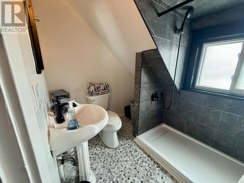 1028 Pembroke Street E — photo 13 of 13