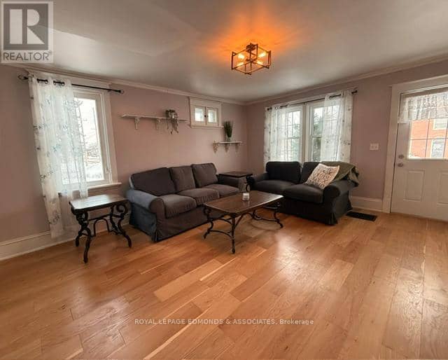 1028 Pembroke Street E — photo 3 of 13