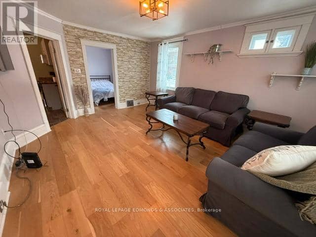1028 Pembroke Street E — photo 4 of 13