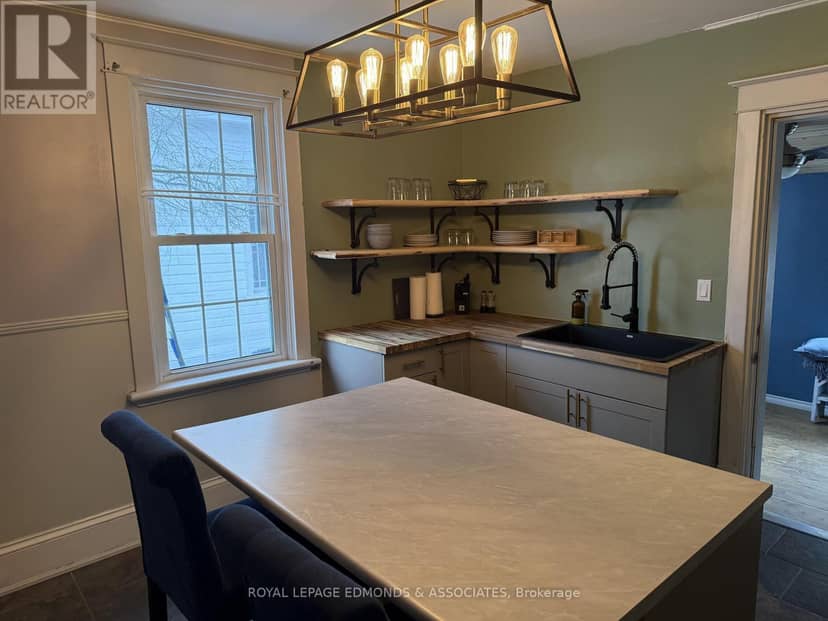 1028 Pembroke Street E — photo 6 of 13