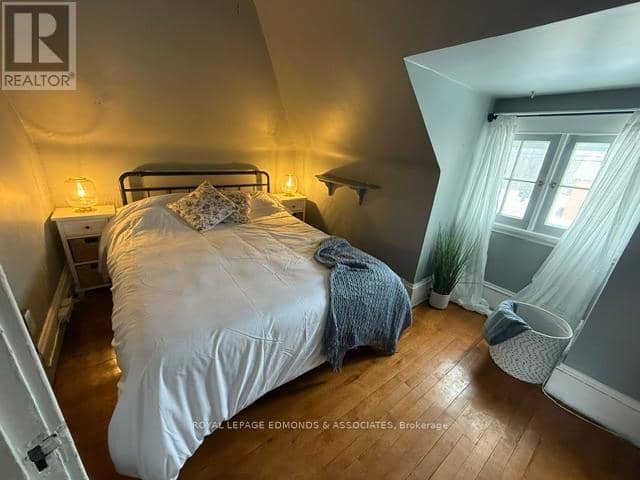 1028 Pembroke Street E — photo 9 of 13