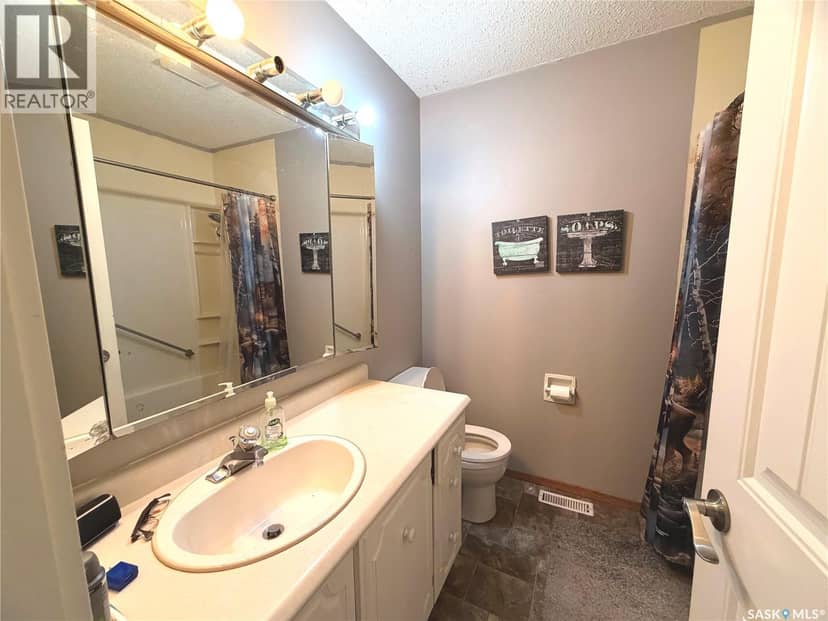 122 Dianne STREET — photo 12 of 22