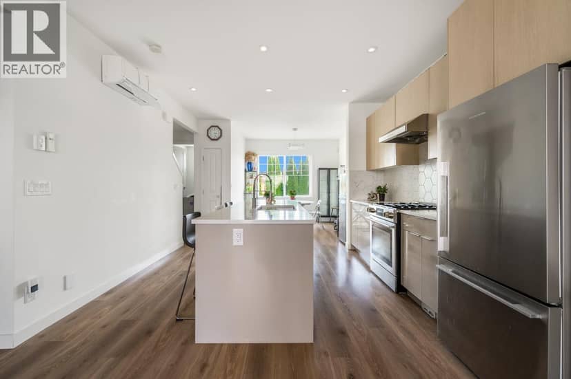 8 7780 BRIDGE STREET, Richmond
