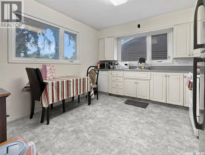 355 3rd AVENUE SE, Swift Current, photo 3