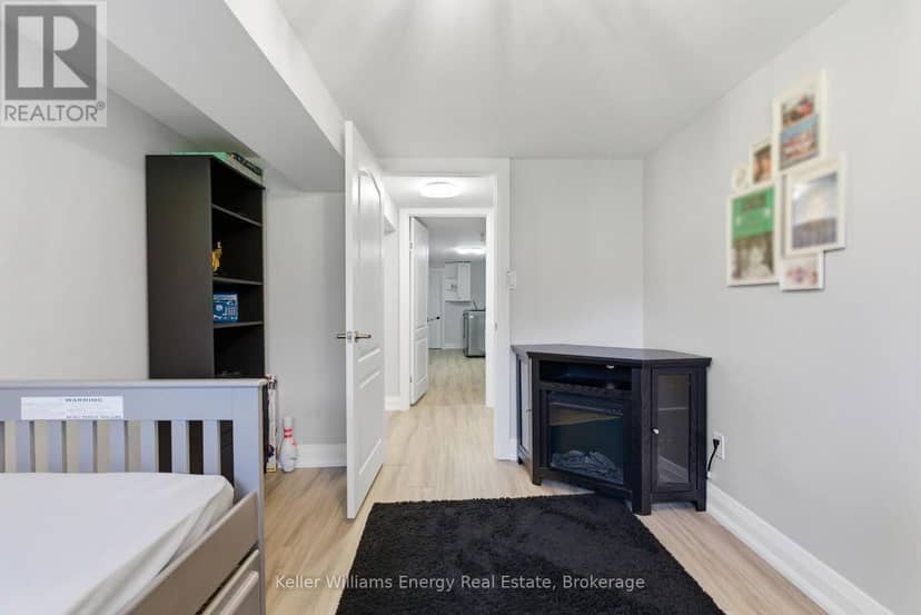297 Grandview Street S — photo 19 of 32