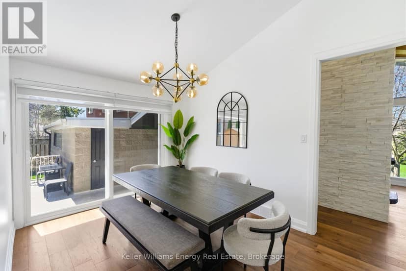 297 Grandview Street S — photo 4 of 32