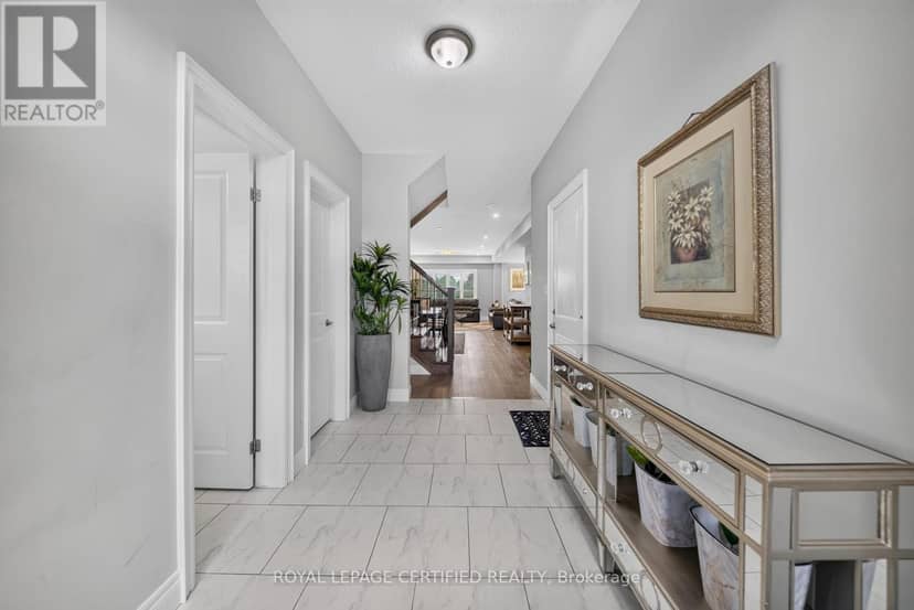 123 Dulgaren Street, Hamilton, photo 8