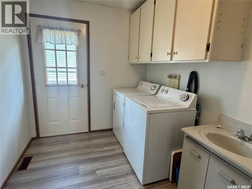 1504 Studer STREET — photo 9 of 34