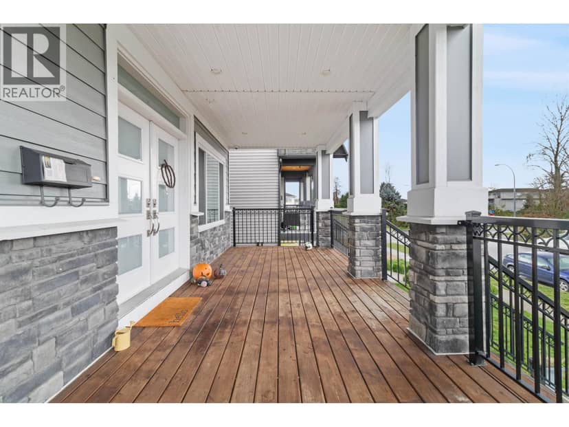 211 HAMPTON STREET, New Westminster, photo 2