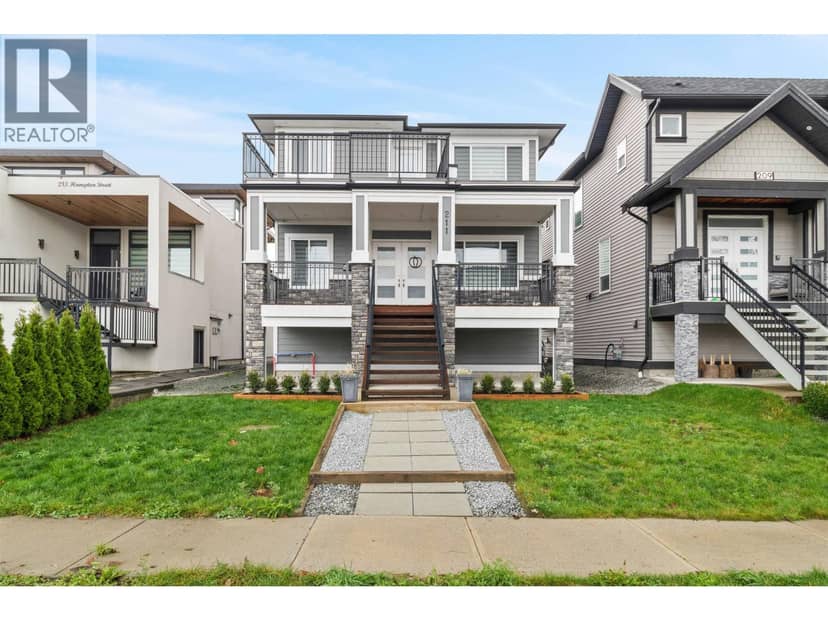 211 HAMPTON STREET, New Westminster