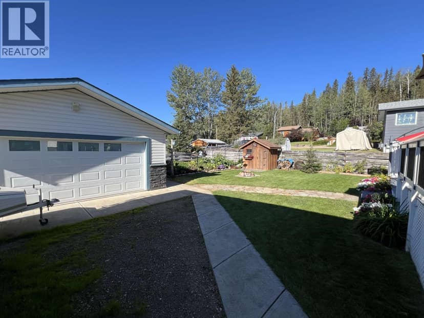 4815 SPRUCE AVENUE, Fort Nelson, photo 2