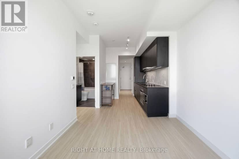 5110 - 8 Wellesley Street W — photo 16 of 37