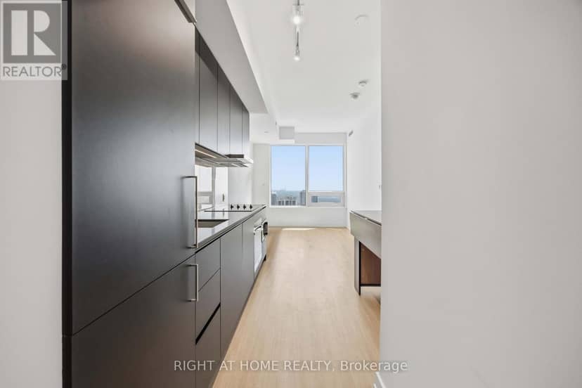 5110 - 8 Wellesley Street W — photo 17 of 37
