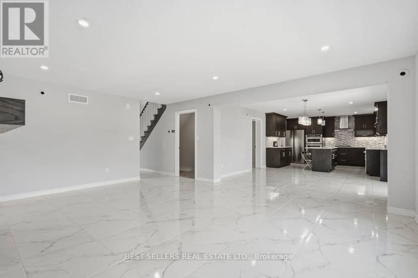 22 Weir Crescent — photo 12 of 40